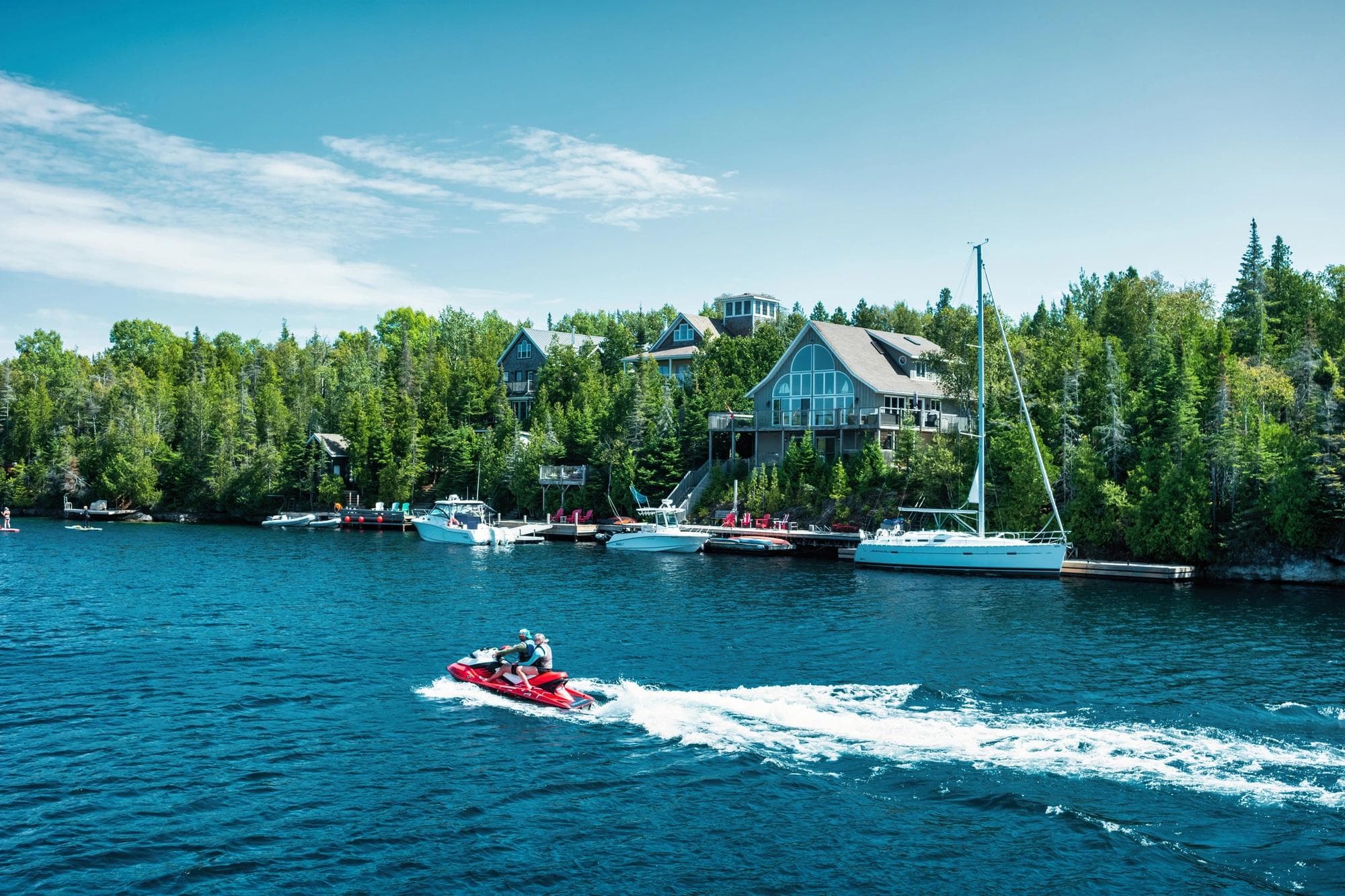  Lakeside cottage